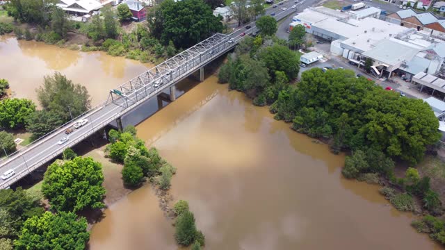 流经澳大利亚新南威尔士州利斯莫尔的威尔逊河被洪水淹没视频素材