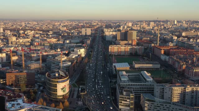法国巴黎，巴黎环路交通堵塞，无人机鸟瞰图视频素材