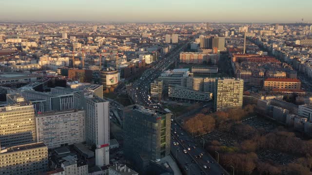 法国巴黎，巴黎环路交通堵塞，无人机鸟瞰图视频素材