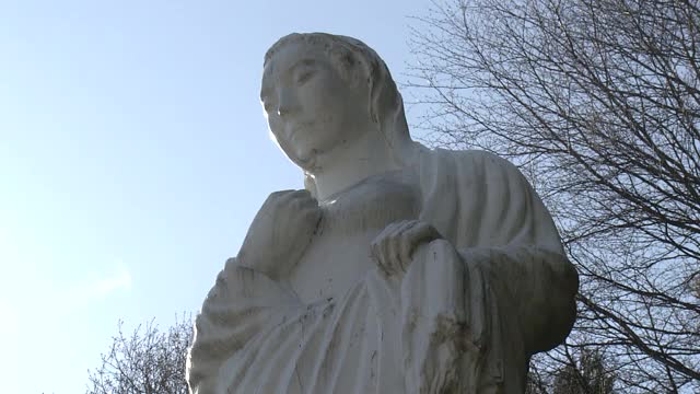日本岩手市药师公园的和平雕像视频下载
