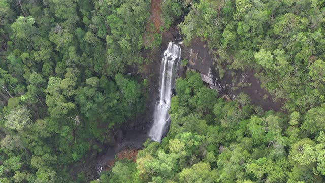 塔威瀑布的鸟瞰图视频素材