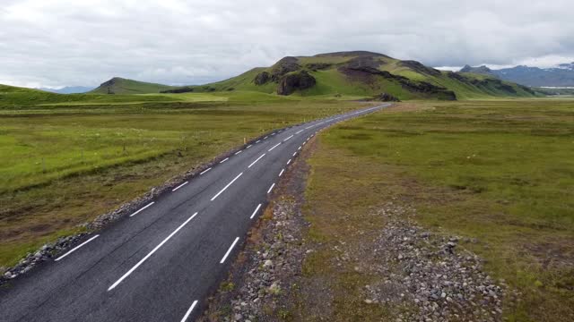 从无人机拍摄的冰岛夏季公路视频下载