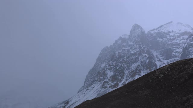 云覆盖喜马拉雅山/尼泊尔视频素材