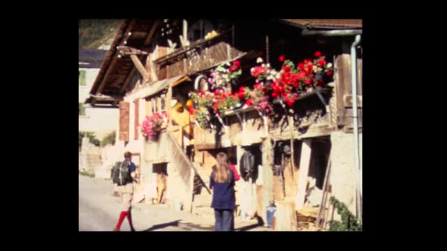 1971年，游客参观瑞士格鲁耶尔视频下载
