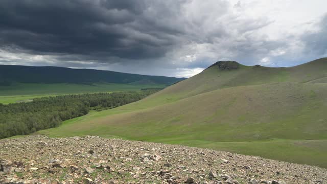 蒙古包帐篷在蒙古地理大山谷视频素材