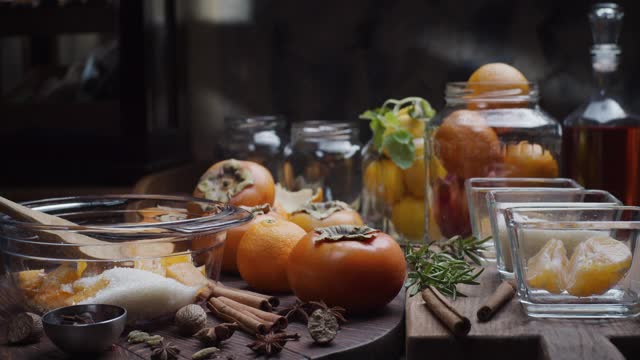 准备自制的柿子和橘子酱视频素材