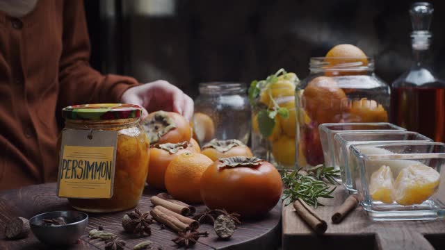 准备自制的柿子和橘子酱视频素材