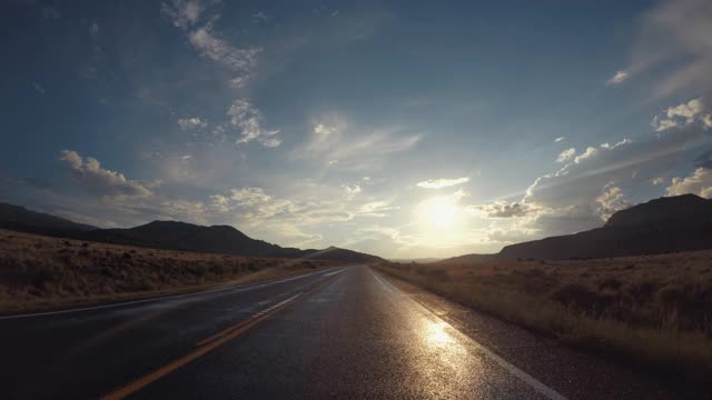 暑假在美国的户外:驾驶大西南的高速公路视频素材
