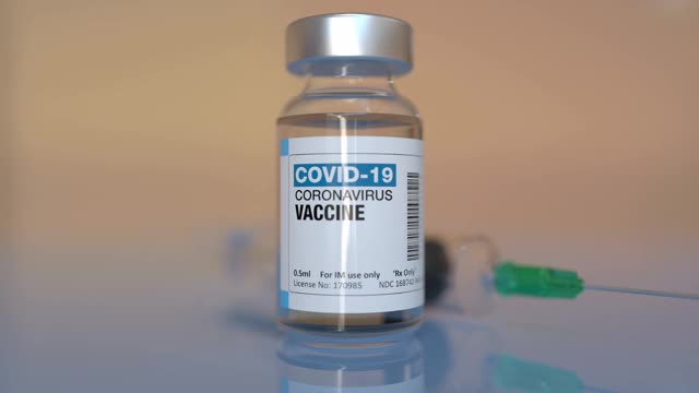 COVID-19疫苗和注射器视频素材