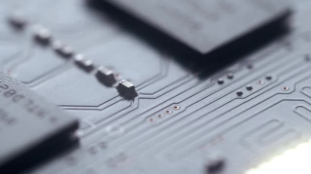 浅聚焦微距拍摄电子电路板元件视频素材