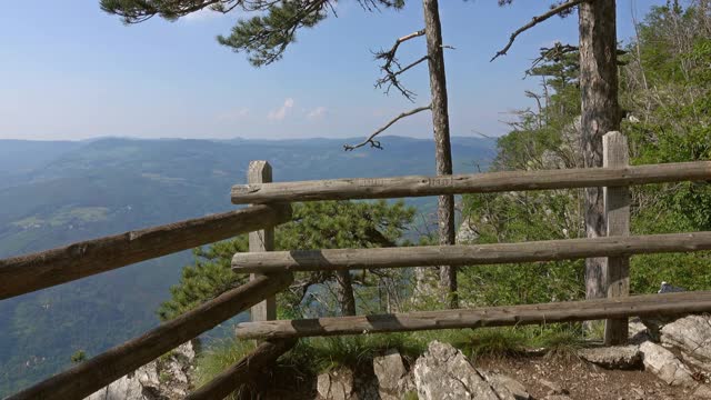 塞尔维亚塔拉山的Banjska stena视频素材