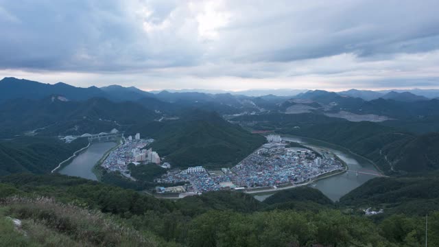 从央邦山天文台/丹阳郡，忠清北道，韩国市区的白天到晚上的风景视频下载
