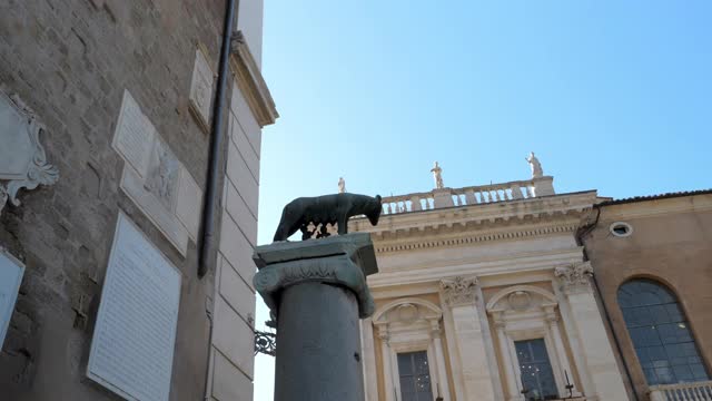 卡比托琳狼和双胞胎罗穆卢斯和雷穆斯是罗马的象征视频素材