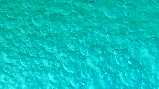 海蓝宝石油气泡聚集视频下载