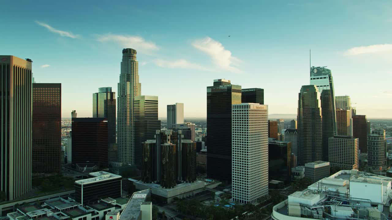 洛杉矶市中心金融区摩天大楼-无人机拍摄视频素材