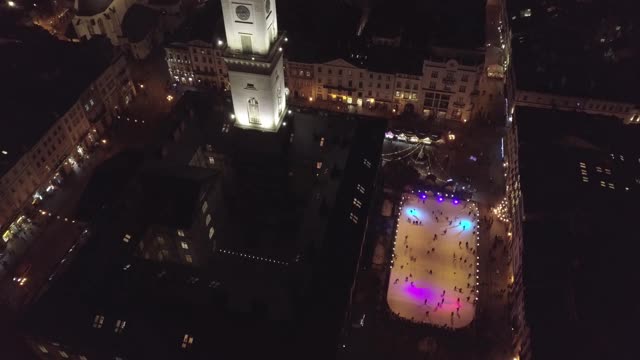 圣诞节期间乌克兰利沃夫市的热门旅游景点里诺克广场视频素材
