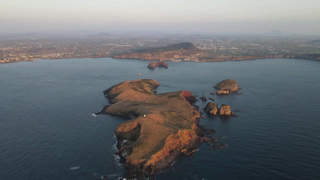 日落时分的杭州县查格wido岛海景/济州岛，济州岛，韩国视频下载