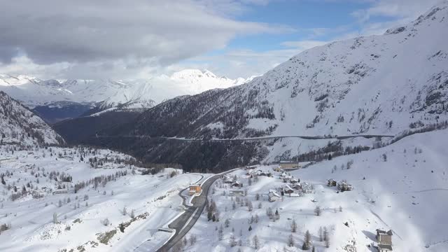 瑞士辛普朗山口的雪景视频素材