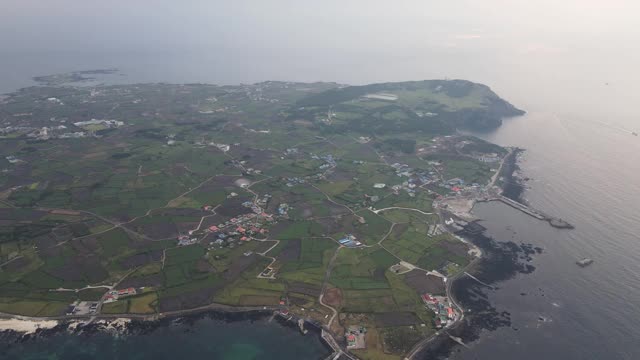 黎明时分的乌道岛/济州岛，济州岛，韩国视频下载
