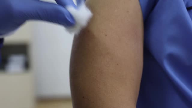 注射新型冠状病毒疫苗视频下载
