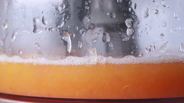压榨机和橙汁视频素材