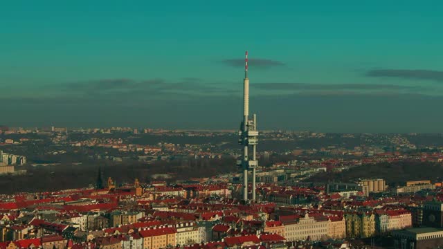 布拉格秋季电视塔的鸟瞰图视频下载
