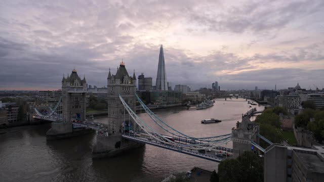 伦敦塔桥和碎片大厦黄昏，英国，伦敦视频素材