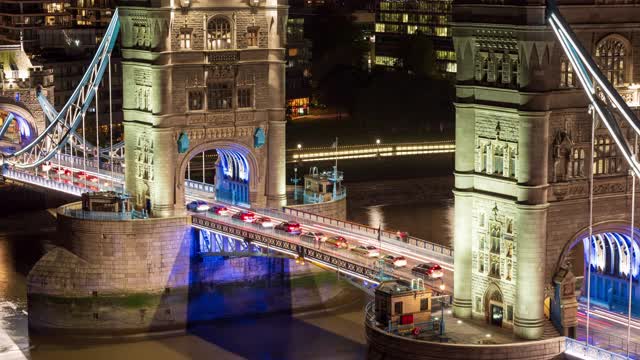 英国伦敦塔桥尖峰时间的交通状况视频下载