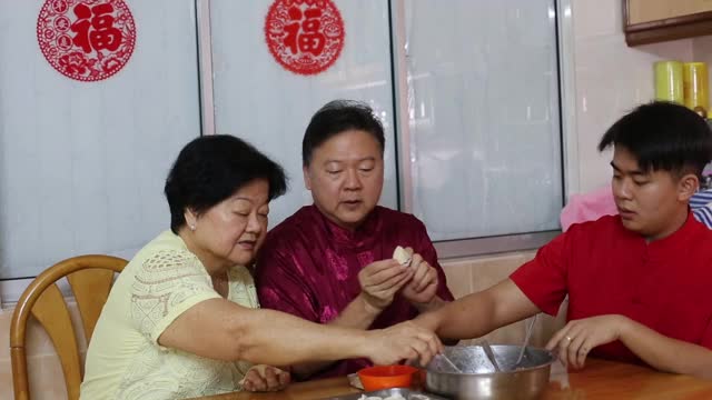 中国新年饺子的包装视频素材
