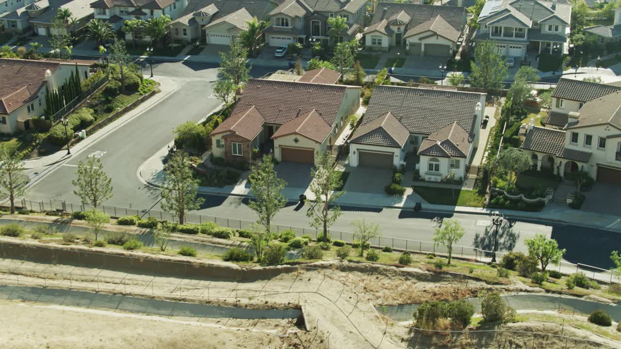 鸟瞰广阔的南加州郊区视频素材