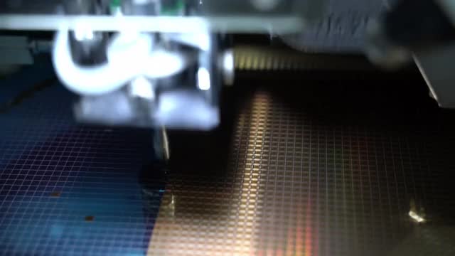 在半导体制造的机器中，硅片中的硅片芯片视频素材