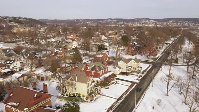 冬季鸟瞰新英格兰小镇视频素材