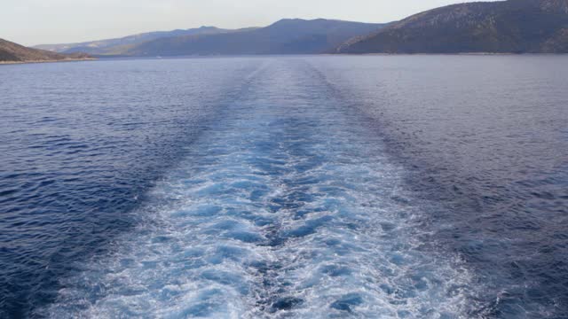 从一艘离开该岛的渡船上看到的克罗地亚视频下载