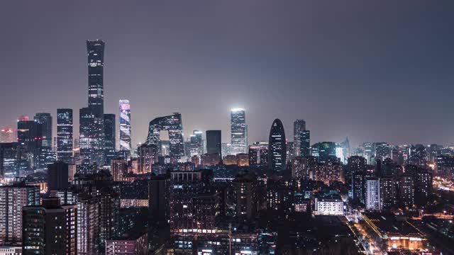 T/L PAN鸟瞰图北京天际线和市中心在晚上/北京，中国视频素材