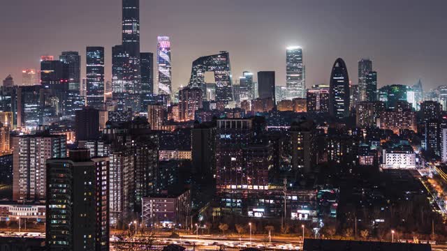 T/L TU鸟瞰图北京天际线和市中心在晚上/北京，中国视频下载