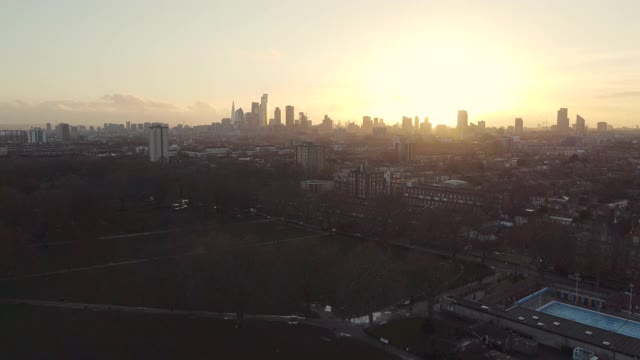 从无人机上拍下的伦敦天际线视频素材
