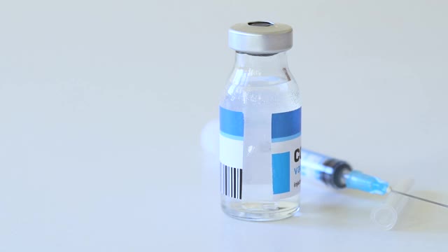 COVID-19疫苗和注射器视频素材