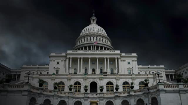 美国国会大厦上空的乌云指的是抗议者风暴，在华盛顿特区的股票视频视频素材
