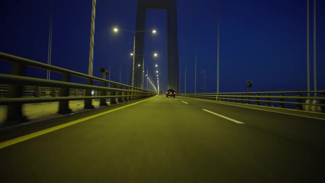 Yi Sun-sin桥从运行的车/丽水西，全罗南道，韩国视频下载