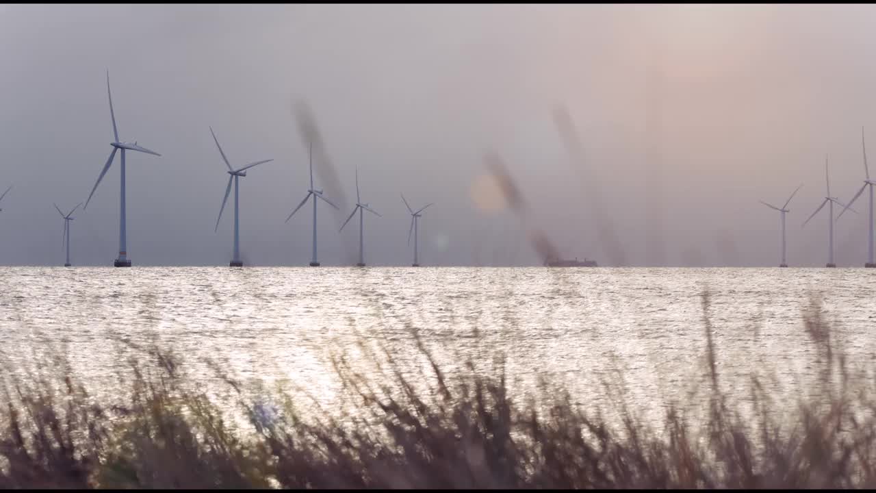 ocean_4k中的风力涡轮机视频下载