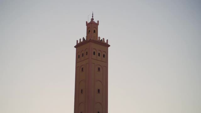 蓝天下的清真寺尖塔视频下载