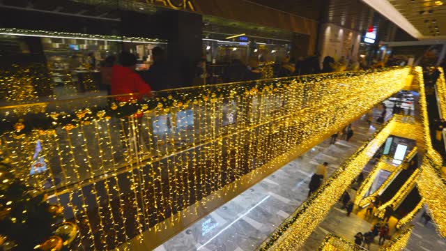 哈德逊庭院购物中心装饰圣诞彩灯视频素材