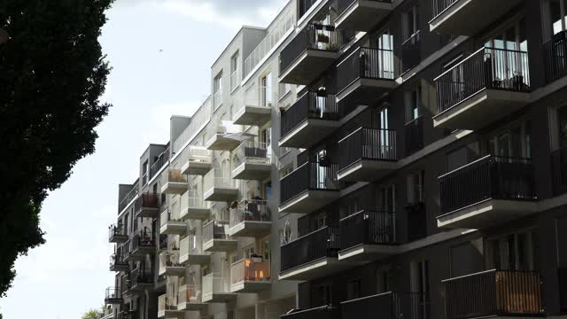 德国柏林的现代公寓楼视频素材