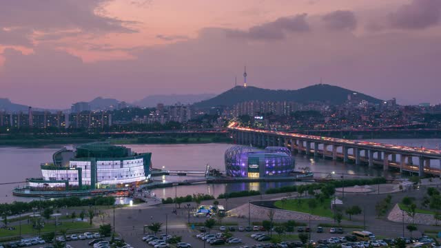 Banpodaegyo Ranbow大桥和Sebitdungdungseom浮岛在韩国首尔的Banpodaegyo Hangang公园视频下载