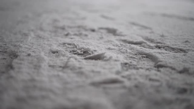 冬天，韩国的道路上下着大雪视频下载