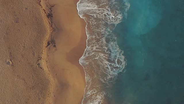 壮观的海浪鸟瞰图视频下载
