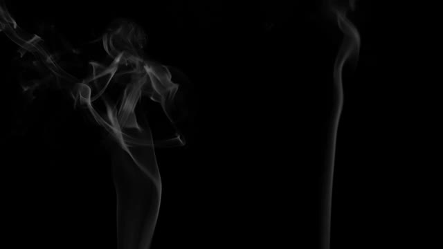 烟雾在黑色背景的复合模式-屏幕视频下载