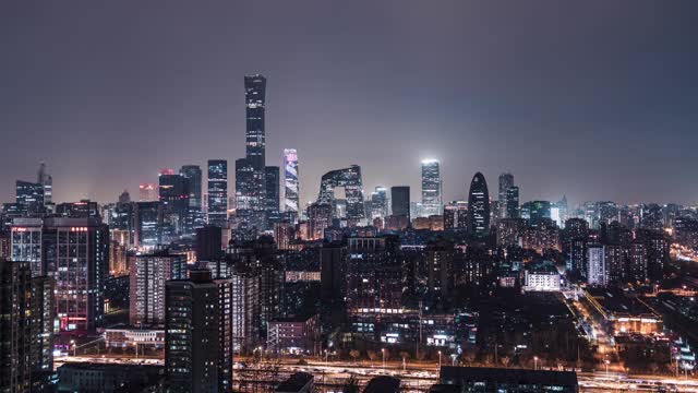 T/L ZI鸟瞰图北京天际线和市中心在晚上/北京，中国视频素材