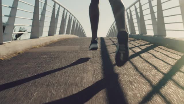 一次跑步可以改变你的一天，多次跑步可以改变你的一生视频素材