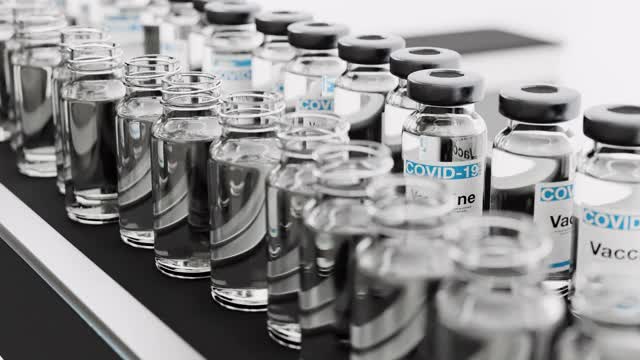 新冠病毒疫苗瓶生产线上视频素材